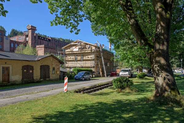Blick auf das Bahnhofsareal. Auf dieser Seite befanden sich einst die Gleise der Schmalspurbahn. 15.09.2016
