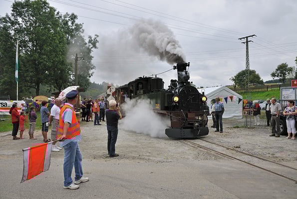 Gleich nach dem Bahnhof folgt die Straßenquerung. 27.08.2011