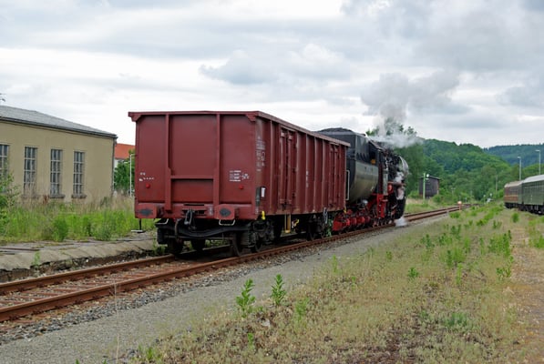 Ein seltener Anblick - Dampflok & Güterwagen in Neustadt ( Sonderfahrten zum Fest 675 Jahre Neustadt in Sachsen, Mai 2008 )