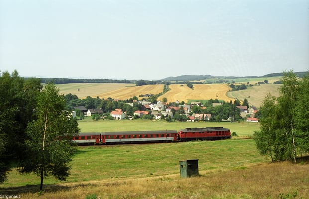 232 519 mit EC 174 bei Porschendorf. 05.08.03  Foto: Archiv Kay Baldauf. 