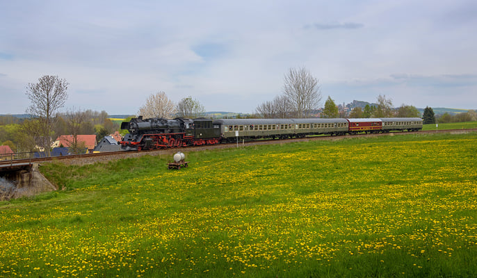 Bei Helmsdorf bot sich dieser Blick auf Zug und Burg Stolpen im Hintergrund. 01.05.16