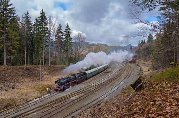 Dann folgt die Rückfahrt der 50 3648 aus Varnsdorf, in Jedlova folgt der Dampfer dem Abzweig in Richtung Novy Bor. 26.03.16