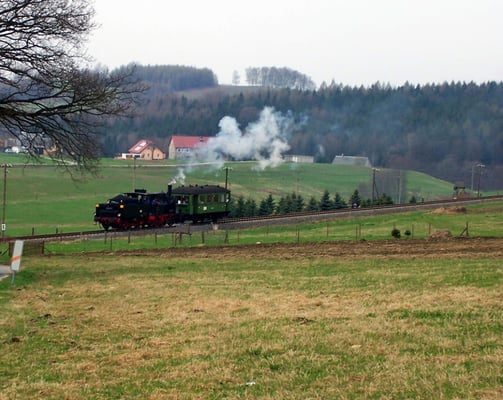 BR 89 6009 bei Krumhermsdorf mit dem Windbergwagen, 22.04.2006