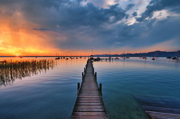 Der Chiemsee bietet mit seinen vielen Stegen wunderbare Möglichkeiten den Sonnenaufgang einzufangen. Es verging kaum ein Tag an dem ich nicht sehr zeitig aufgestanden bin :o