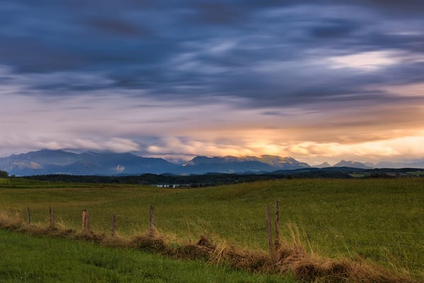 Derart stürmische Wetterlagen können auch etwas gutes haben. Pünktlich zum Sonnenuntergang reißt der Himmel auf und es gibt ein herrliches Licht - und Farbenspiel.