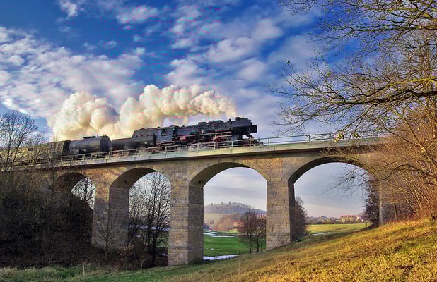 Adventsrundfahrt der OSEF durch die Sächsische Schweiz, hier der Zug bei Langenwolmsdorf ( Pirna - Neustadt,  ca. 10 min. von Neustadt entfernt ), im Hintergrund die Burg Stolpen, November 2008