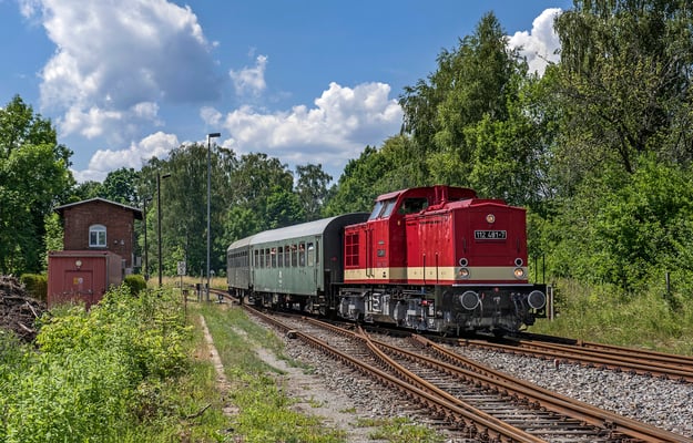 112 481 erreicht mit ihrem Sonderzug von Leipzig den Bahnhof in Neustadt / Sachsen. 27.06.2020