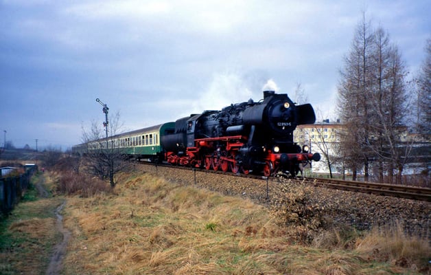 52 8141-5 von Sebnitz kommend, Einfahrt in Neustadt, 1997