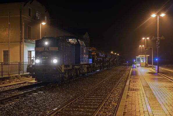 ... nach einer ca. halbstündigen Pause verschwand der Zug in der Nacht Richtung Ulbersdorf. 15.11.2015