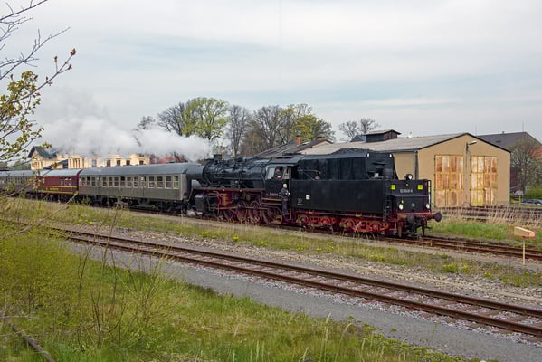 Angekommen in Neustadt / Sachsen. Umsetzen des Zuges auf Gleis 6 zum Wasserfassen. 01.05.16