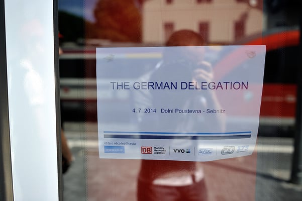 Standesgemäß reisten die Delegationen von tschechischer und deutscher Seite natürlich mit dem Eröffnungszug an.