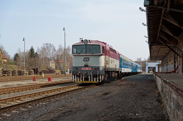Am Mittag ruht sich 754 061 in Rumburk aus. Am Nachmittag sollte die Lok den Zug nach Kolin befördern. 03.04.2016