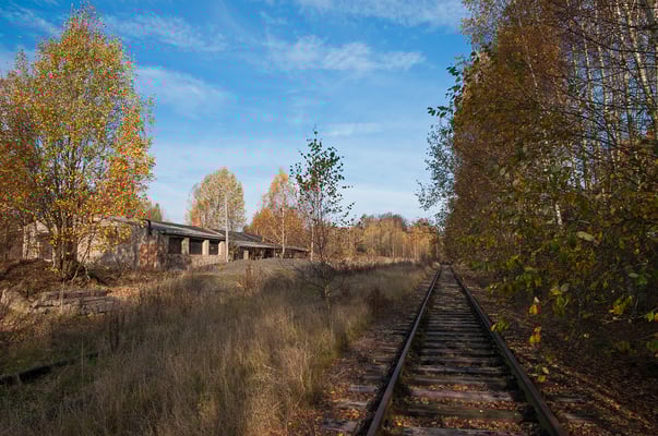 Blick in das Bahnhofsgelände von Oberottendorf, Stillgelegter Streckenabschnitt Neustadt / Sachsen - Neukirch (Lausitz)/West. Oktober 2013.