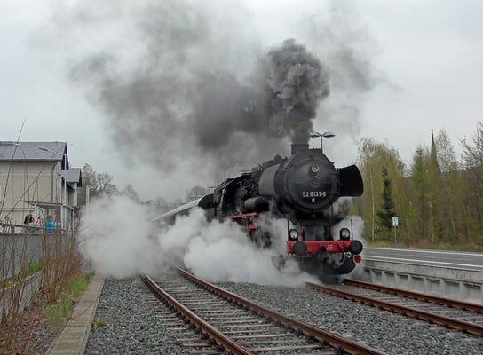 Kurze Pause in Sebnitz, auf der 52 wird nochmal ordentlich Dampf gemacht.  15.04.2017. Foto: A. Schleusener / Archiv Robert Schleusener. 