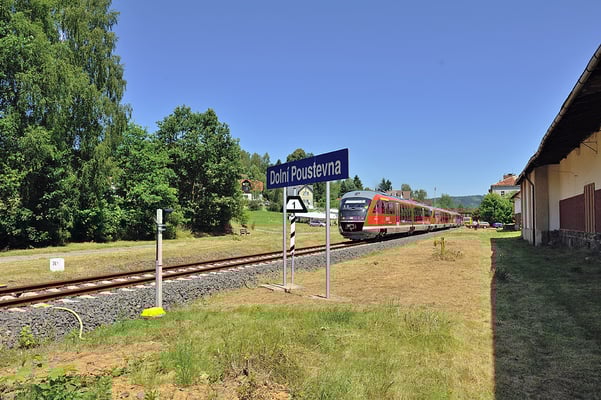 Ausfahrt des Eröffnungszuges aus Dolni Poustévna nach Sebnitz