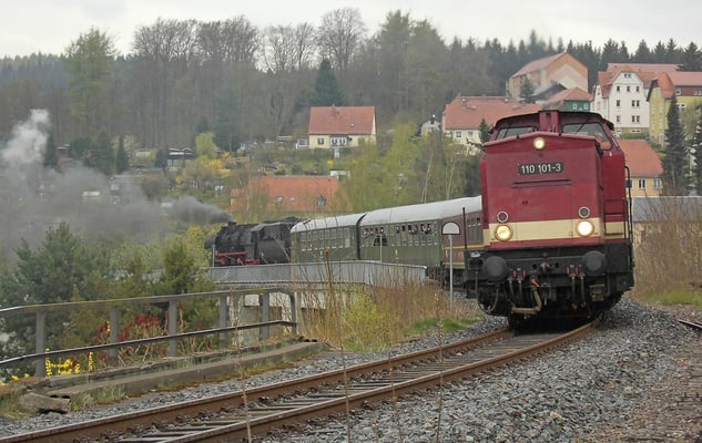 Am Sebnitzer Stadtviadukt, Einfahrt in den Bahnhof Sebnitz. 15.04.2017. Foto: A. Schleusener / Archiv Robert Schleusener. 