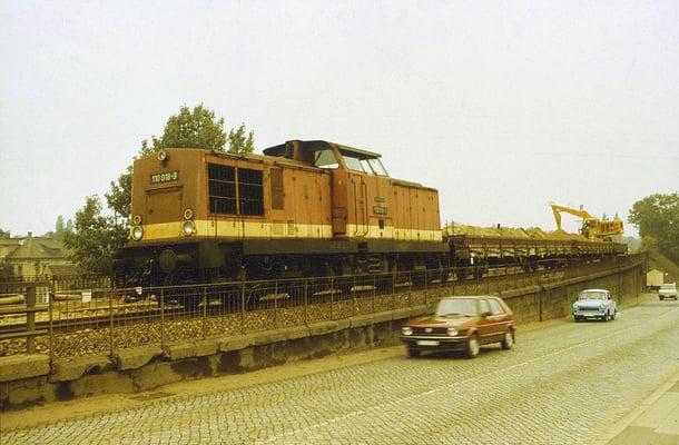 Arbeitszug: 110 018-9 am Haltepunkt Pirna-Copitz aufgenommen am 16. Sept 1988. Foto: Archiv Uwe Schmidt
