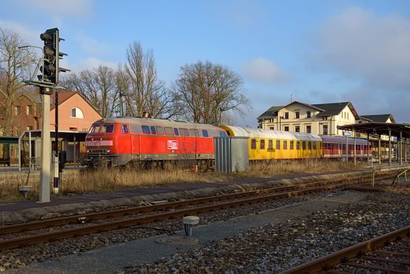Messzug mit 218 467-9 der MEG Pirna-Neustadt und zurück am 20.12.16. Hier bei seinem Aufenthalt in Neustadt (Sachs.) 