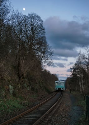In Kürze ist Sebnitz erreicht, am Himmel kündet der Mond schon vom Ende des Tages... 29.12.2017