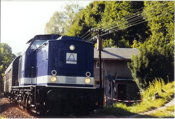 Sonderzug Bad Schandau-Sebnitz mit V100 der AHG, hier "Am Horn" bei Hainersdorf. Juli 2004, Foto: Archiv Robert Schleusener
