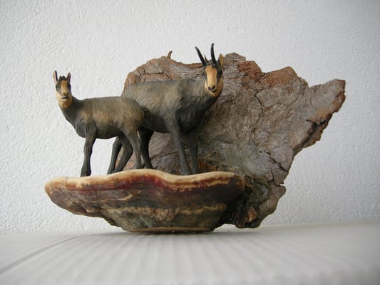 Gämse mit Kitz Schnitzerei
