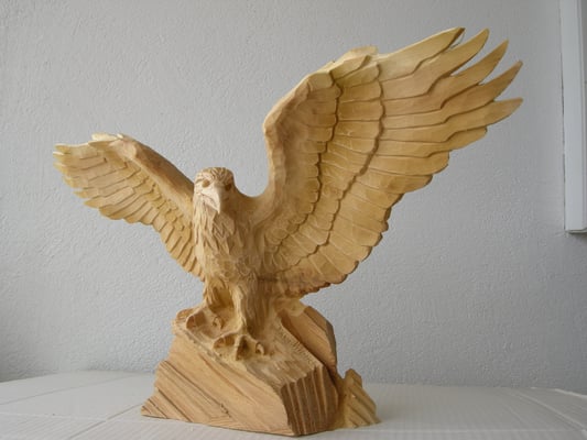 Adler Holzskulptur