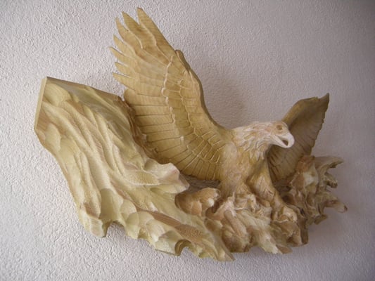 Adler Holzskulptur