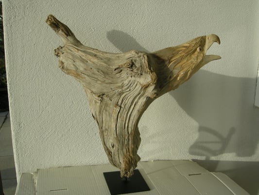 Adlerkopf geschnitzt