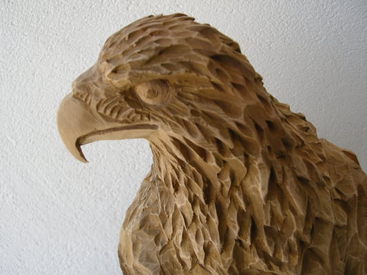 Adlerkopf geschnitzt