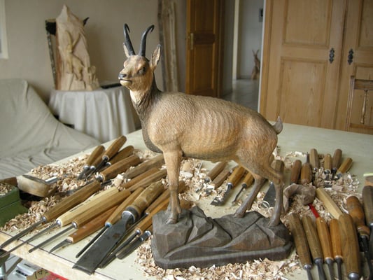 Gämse Holzschnitzkunst