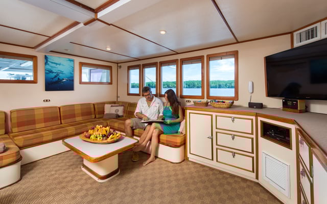 Lounge area of the ship Seahunter in Cocos Island, ©Unterseahunter Group