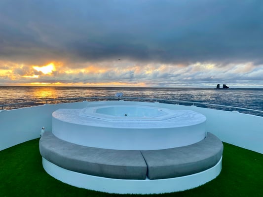 Jacuzzi on the sundeck of the boat Galaxy Diver II - Galapagos Shark Diving
