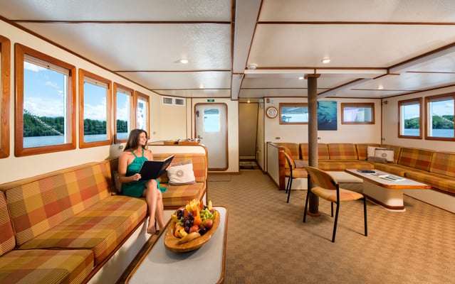 Lounge area of the ship Seahunter in Cocos Island, ©Unterseahunter Group