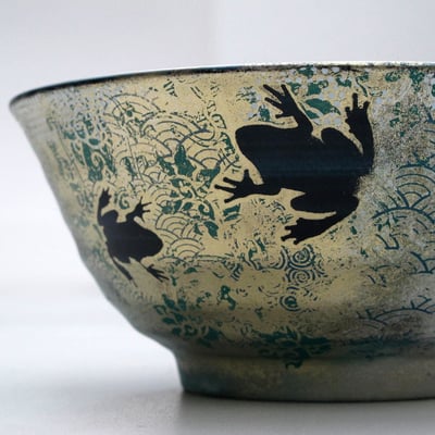 Le bol aux genouille noires