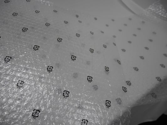 カット品にプラマークを表記した様子。