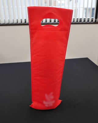 日本酒やワインなどのボトル向け不織布の手持ち袋。