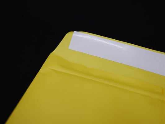 剥がしやすい封かんテープ付き。