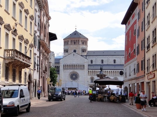 Kathedrale di San Vigilo - Nordfassade des Doms mit Glücksrad