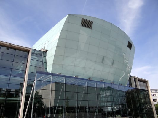 Festspielhaus - von Architekt Klaus Kada erbaut und 1997 eröffnet