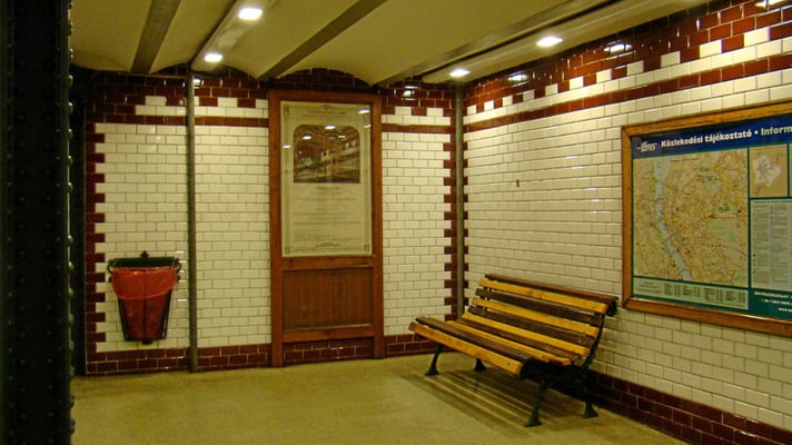 Metrostation Vörösmarty tér