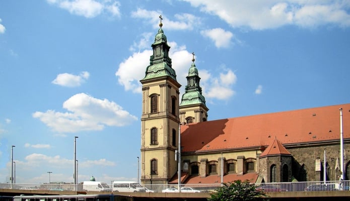 die Stadtpfarrkirche nächst der Elisabeth-Brücke