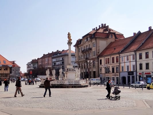 Platz - Glavni trg - Pestsäule