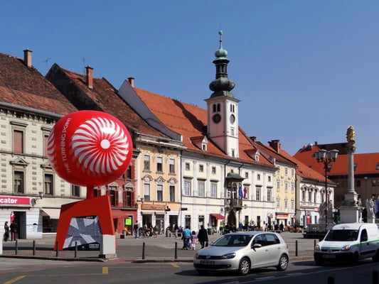 Platz - Glavni trg - Rathaus