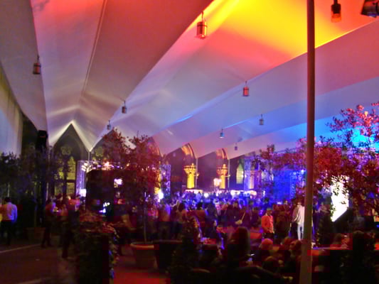 Feste in den Arkaden vom Rathaus