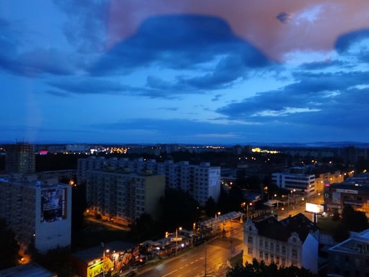 Morgendämmerung - Blick aus dem Hotelfenster