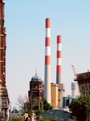 das heutige Kraftwerk Simmering, wo der alte Wasserturm weiterhin steht