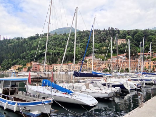 im Hafen von Maderno