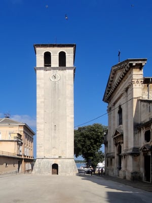Glockenturm und Marienkathedrale