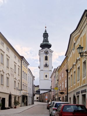 150 m lange Böhmergasse, angelegt im 13. Jhd. mit der Stadtpfarrkirche