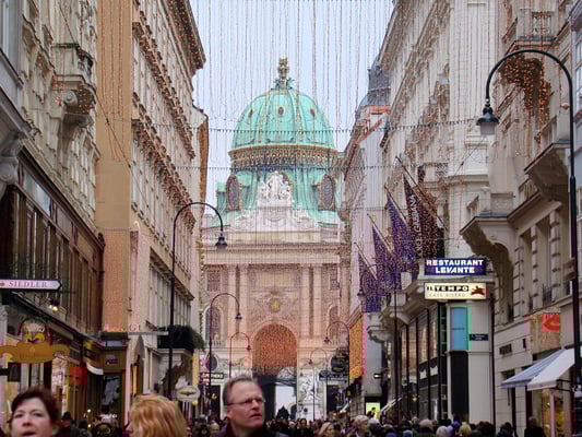 die Kuppel vom Kohlmarkt aus gesehen während der Adventzeit
